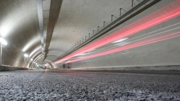 Avrasya Tüneli'nde trafiği tehlikeye düşüren motosiklet sürücüsüne ceza!