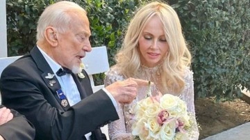 Ay'a ayak basan ikinci insan Buzz Aldrin, 93 yaşında evlendi