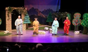 Aydın Büyükşehir Belediyesi Şehir Tiyatrosu'ndan çocuklar sürpriz