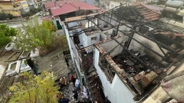 Aydın'daki yangında bir ev tamamen kül oldu