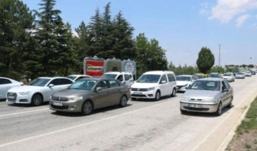 Ayfonkarahisar-Antalya kara yolunda bayram dönüş trafiği