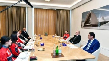 Azerbaycan Cumhurbaşkanı Aliyev, Ermenistan'da madalya kazanan Türk haltercileri kabul etti