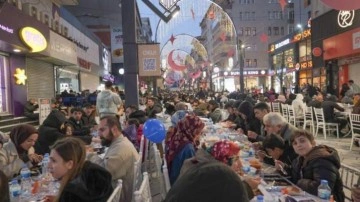 Bağcılar Meydanı'nda Ramazan ayı boyunca sürecek etkinlikler için plato kuruldu
