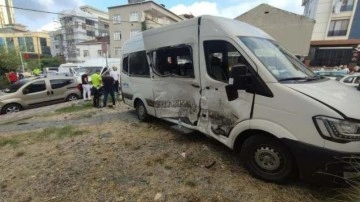 Bağcılar'da panelvan araç ile servis minibüsü çarpıştı: 5 yaralı!