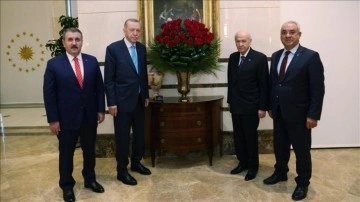 Bahçeli, Destici ve Aksakal'dan Cumhurbaşkanı Erdoğan'a "geçmiş olsun" ziyareti