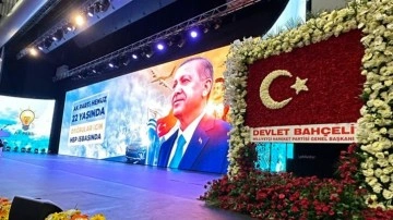 Bahçeli’den AK Parti'nin 22. kuruluş yıl dönümü için Türk bayraklı kutlama çiçeği