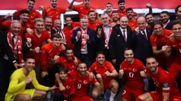 Bakan Bak, A Milli Futbol Takımı'nı kutladı