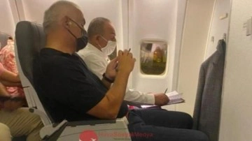 Bakan Çavuşoğlu ve Bakan Ersoy'un uçaktaki görüntüsüne beğeni yağdı
