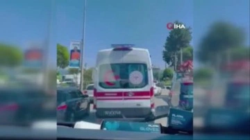 Bakan Koca, ambulansın önünü açan Ordulu şoförlere teşekkür etti
