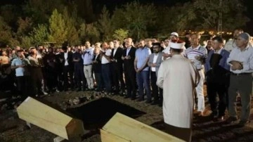 Bakan Soylu, Derik'teki kazada hayatını kaybedenlerin cenaze törenine katıldı