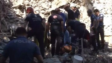 Bakırköy'de kontrollü yıkım sırasında çökme! 1 kişi enkaz altında kaldı