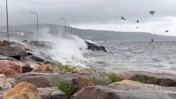 Balıkesir Bandırma'da fırtına etkili oluyor