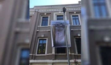 'Balkan Naci İslimyeli sergisi' balkonlardan selamladı