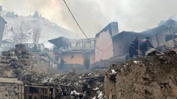 Balkona dökülen külden yangın çıktı! 5 ev hasar gördü!