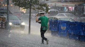 Bandırma'da fırtına ve yağış etkili oldu