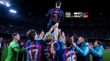 Barcelona efsanesi Pique gözyaşları içinde futbola veda etti! Konuşması herkesi derinden etkiledi
