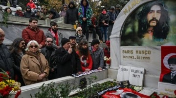 Barış Manço, vefatının 25. yılında kabri başında anıldı