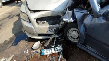 Bartın'da feci kaza! Hız yapan 2 otomobil birbirine girdi, hurdaya döndü: 6 yaralı