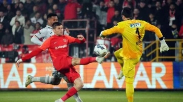 Başakşehir, Ümraniye engelini üç golle aştı