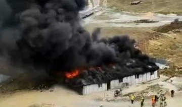 Başakşehir'de şantiyedeki konteynerler yandı