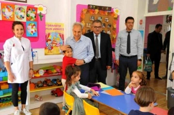 Başkan Akkaya Dünya Çocuklar Günü'nde çocuklarla buluştu