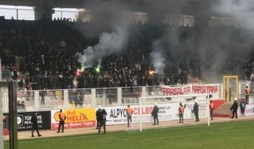 Batman Petrolspor ve Şanlıurfaspor maçı saha olayları nedeniyle tatil edildi