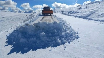 Bayburt’ta karla mücadele aralıksız devam ediyor