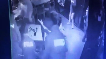 Bayrampaşa'da kafe çalışanlarından polise saldırı: 2 polis, 1 bekçi yaralandı