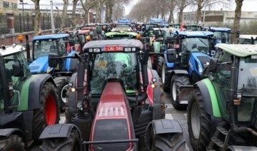 Belçikalı çiftçilerden traktörlü protesto