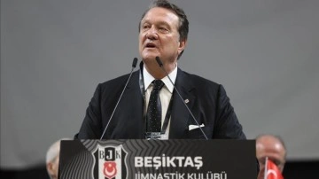 Beşiktaş Kulübü Başkanı Hasan Arat'tan Fernando Santos'a: Beşiktaş'a çok yakıştınız