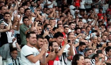 Beşiktaş taraftarından tezahürat: 'Türkiye laiktir, laik kalacak'