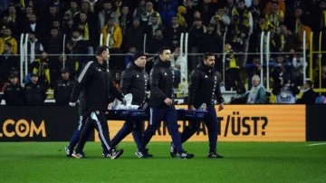 Beşiktaş'ta sakatlık şoku! Yıldız futbolcu dev derbide sedyeyle sahayı terk etti