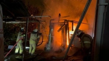 Beykoz'da gecekonduda çıkan yangın söndürüldü!
