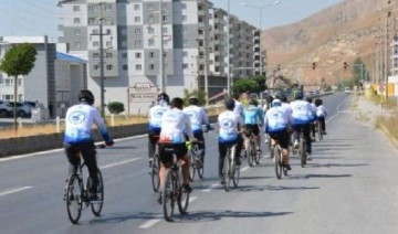 Bitlis'in kurtuluş yıldönümü için 30 kilometre pedal çevirdiler