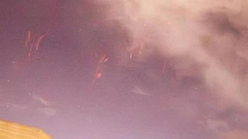 Bodrum'da fotoğraflandı: "Kızıl cin" gökyüzünü aydınlattı