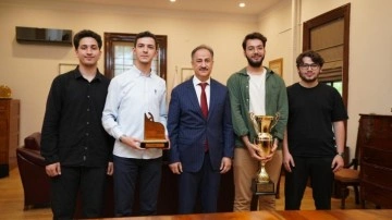 Boğaziçi Üniversitesi, Katar'daki münazara turnuvasında birinci oldu