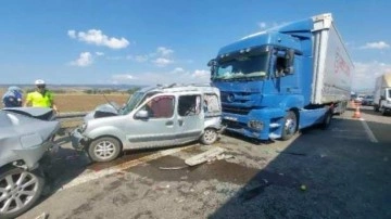 Bolu'da 6 aracın karıştığı zincirleme kaza: 8 yaralı