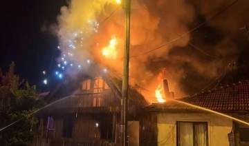 Bolu'da ahşap ev, alev alev yandı!