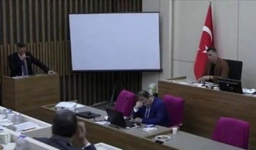 Bolu'da AKP'li Meclis Üyesi Bülent Oturak kürsüde ağladı: 'Kimse kimseye hakaret etme