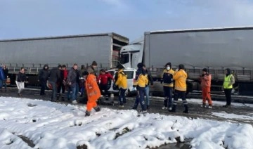 Bolu'da onlarca araç çarpıştı: Ankara istikameti ulaşıma kapandı