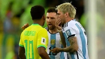 Brezilya Arjantin maçında olaylar çıktı Messi takımı soyunma odasına götürdü