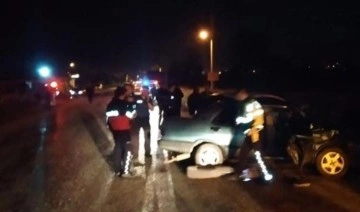 Burdur'da 2 otomobil kafa kafaya çarpıştı: 1 ölü, 4 yaralı
