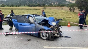 Burdur'da iki otomobilin çarpıştığı kazada 5 kişi öldü, 5 kişi yaralandı