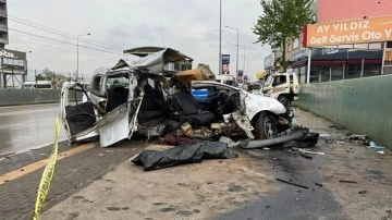 Bursa'da feci kaza ticari araç ikiye bölündü: 2 ölü 1 yaralı