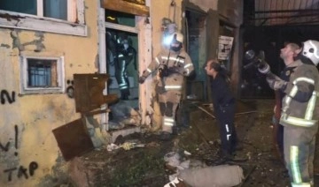 Bursa'da kullanılmayan 4 katlı tarihi binada yangın: 2. katta yaşayan evsiz kadın kurtarıldı