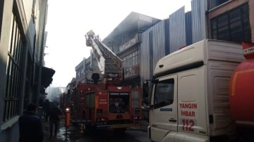 Bursa’da mobilya imalathanesinde korkutan yangın