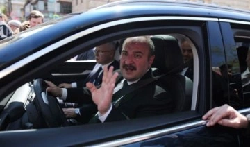Bursa’da oy kullanmaya Togg’la gelen Bakan Varank’a Saadet partililer tepki gösterdi