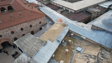 Bursa’da tarihi çarşının çatısındaki kurşun kaplamalar çalındı