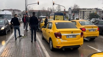 Bursa'da tartıştığı taksi şoförünü boynundan bıçakladı