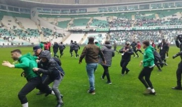 Bursaspor - Amedspor maçında saha karıştı